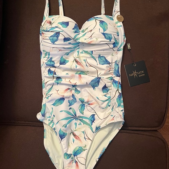 Size 4 Niptuck bathing suit - Picture 2 of 2